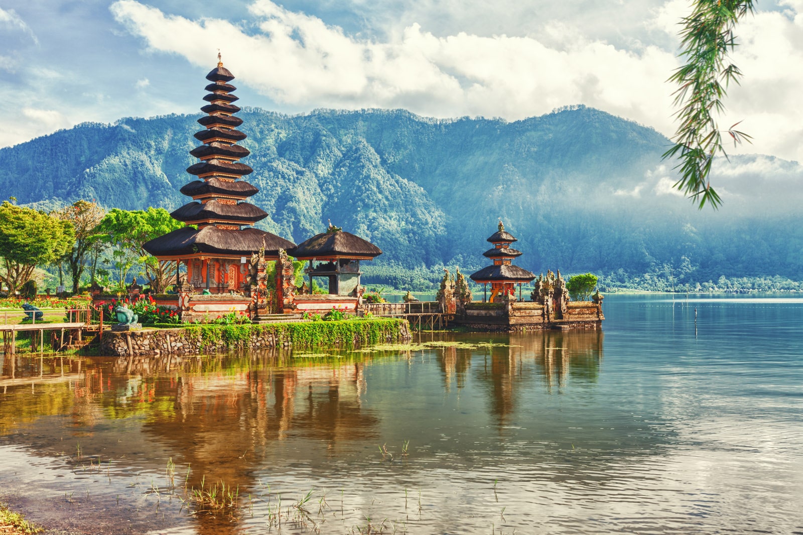 wULUWATU TEMPLE BALI TOUR INDONESIA