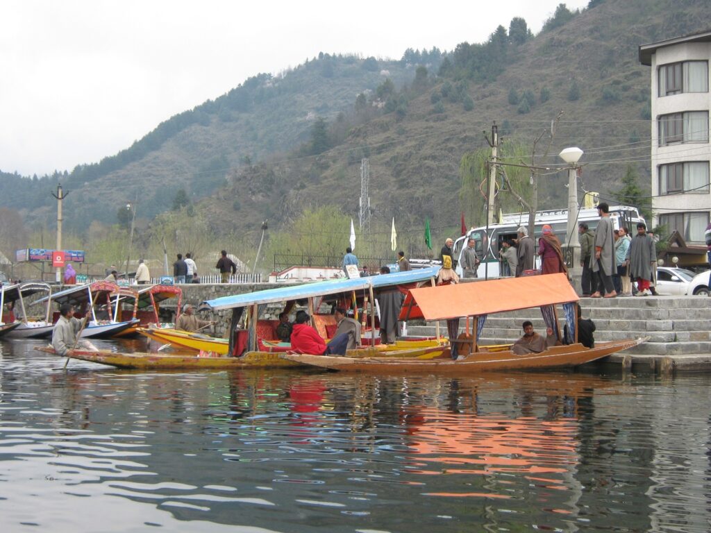 sikara at dal lake kashmir